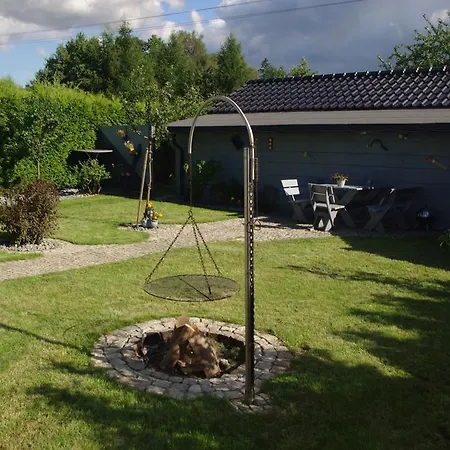 Dom Z Widokiem Na Jezioro I Nad Jeziorem Ferienhaus Lapalice