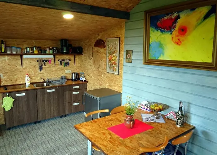 Dom Z Widokiem Na Jezioro I Nad Jeziorem Lapalice